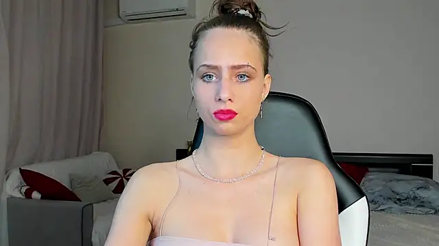 LoveBettie online show from 07-10-26, 02:52