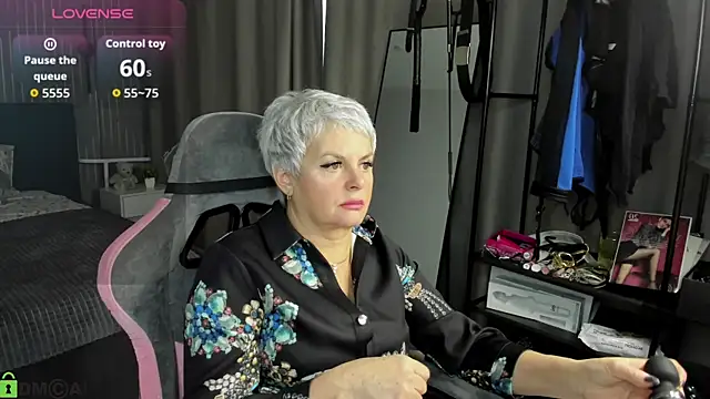 Linda Zef1r online show from 04-21-26, 01:42