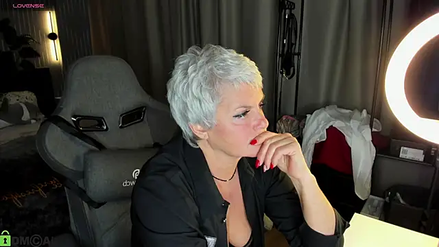 Linda Zef1r online show from 05-12-26, 09:28