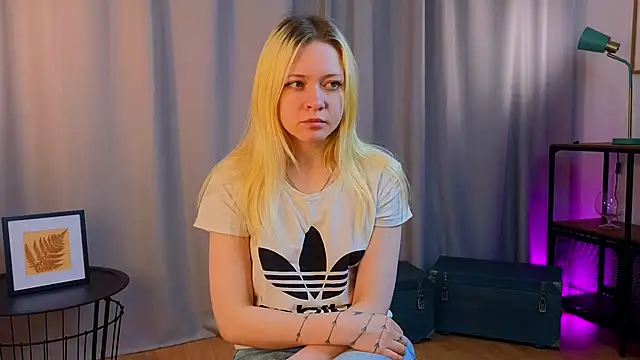 OliviaCaffery online show from 04-11-26, 03:16