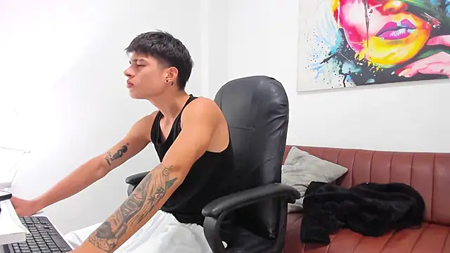 Thebestboyhot online show from 04-08-26, 06:02
