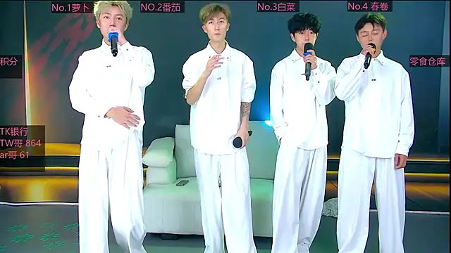 Snapshot of Looknice-001 chatting on 04-06-26, 01:34 Looknice-001 online show from 04-06-26, 01:34