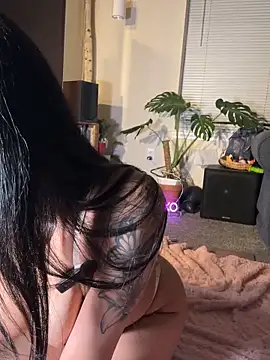 Snapshot of alexisbae888 chatting on 04-14-26, 04:18 alexisbae888 online show from 04-14-26, 04:18