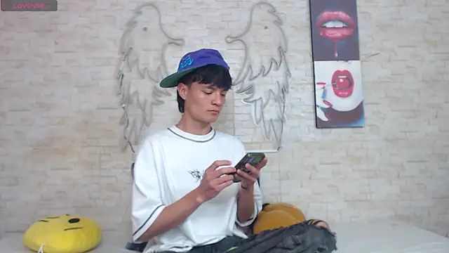 Snapshot of Alex_latino_ chatting on 04-06-26, 10:44 Alex latino online show from 04-06-26, 10:44