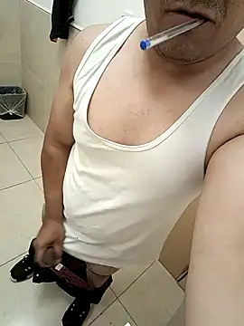 Snapshot of lobo_caliente37 chatting on 04-02-26, 10:07 lobo caliente37 online show from 04-02-26, 10:07