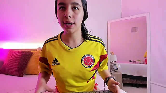 DaphneValucci online show from 06-14-26, 03:52