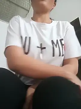 anhhuyen1 online show from 04-02-26, 11:46