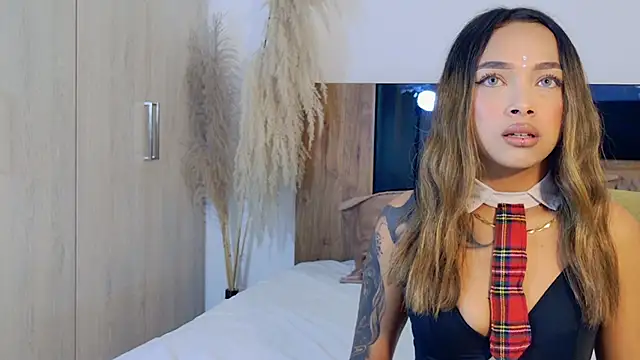 Snapshot of LaraBelmon chatting on 05-27-26, 01:57 LaraBelmon online show from 05-27-26, 01:57