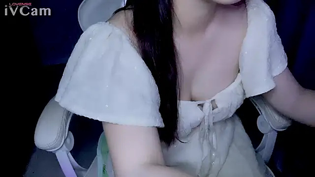 Milk xoxo online show from 04-10-26, 07:29