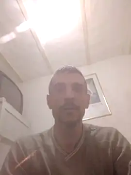 Guillelp online show from 05-17-26, 03:04