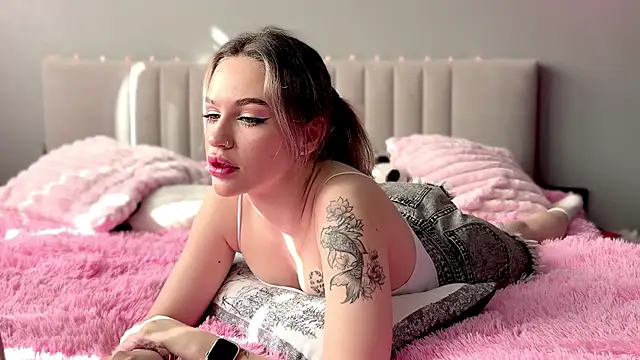 Snapshot of StacyStone chatting on 04-16-26, 06:14 StacyStone online show from 04-16-26, 06:14