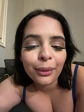 MiaKittyx0 online show from 04-23-26, 01:51