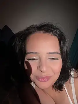 MiaKittyx0 online show from 04-23-26, 10:23