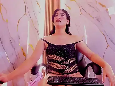 MarhiamCristal online show from 04-12-26, 07:35