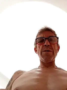 Snapshot of chris-sbh11 chatting on 06-12-26, 04:50 chris-sbh11 online show from 06-12-26, 04:50