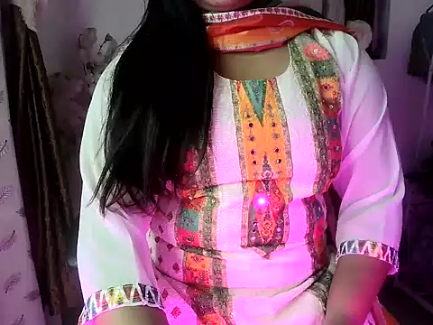 Snapshot of Rani_015 chatting on 04-07-26, 04:18 Rani 015 online show from 04-07-26, 04:18