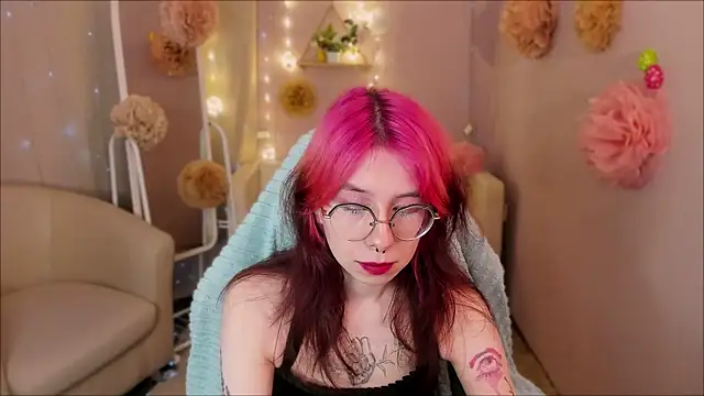 Snapshot of Alice_Nyx chatting on 04-05-26, 08:17 Alice Nyx online show from 04-05-26, 08:17