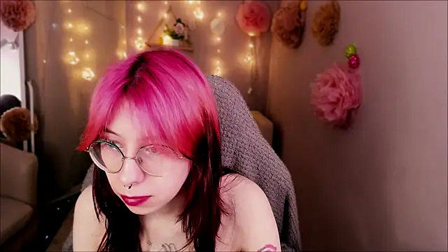 Snapshot of Alice_Nyx chatting on 04-16-26, 08:42 Alice Nyx online show from 04-16-26, 08:42