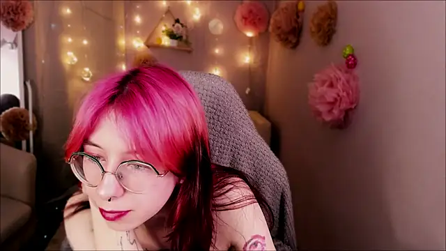 Snapshot of Alice_Nyx chatting on 04-16-26, 09:39 Alice Nyx online show from 04-16-26, 09:39