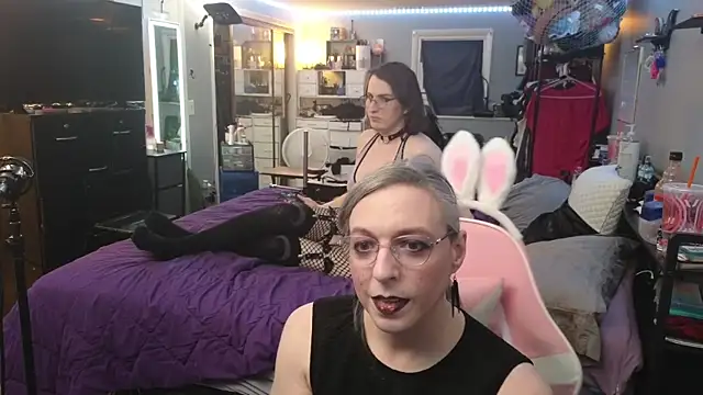 PolyCircus online show from 04-22-26, 03:53