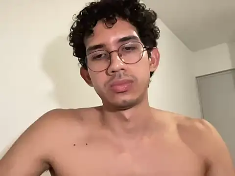 Snapshot of Domincmarles chatting on 04-04-26, 02:32 Domincmarles online show from 04-04-26, 02:32