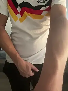 Snapshot of YorSexboy777 chatting on 04-06-26, 02:40 YorSexboy777 online show from 04-06-26, 02:40