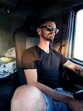 jozsi1995 online show from 06-19-26, 03:33