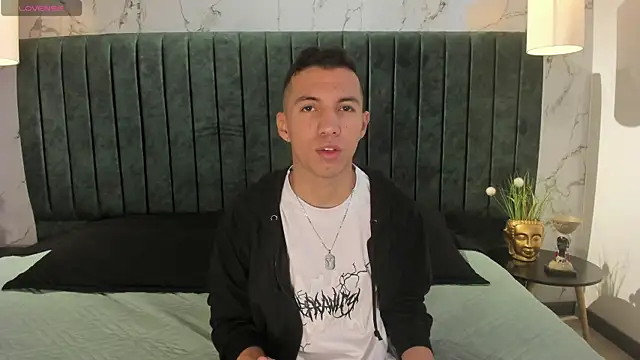 Snapshot of Dylan_ross_ chatting on 04-07-26, 11:54 Dylan ross online show from 04-07-26, 11:54