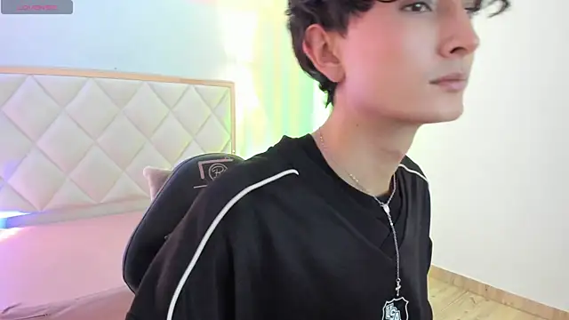 Snapshot of Eidan_tay chatting on 04-15-26, 08:53 Eidan tay online show from 04-15-26, 08:53