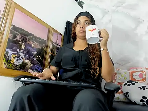 EllyBloom online show from 05-08-26, 01:38