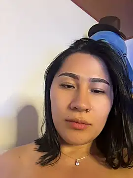 EvelynLeen  online show from 05-13-26, 12:30