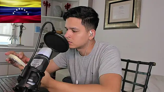 Snapshot of matrix1998 chatting on 04-06-26, 10:00 matrix1998 online show from 04-06-26, 10:00