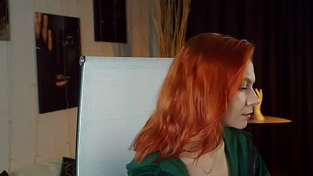 Snapshot of LisaAris chatting on 06-18-26, 09:30 LisaAris online show from 06-18-26, 09:30