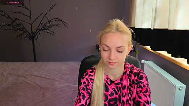 SonnySofia online show from 05-05-26, 05:37