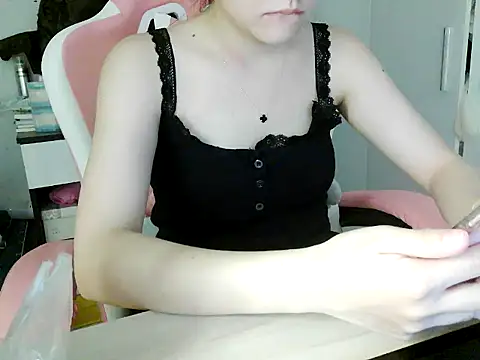 lucienguyen online show from 04-10-26, 02:50