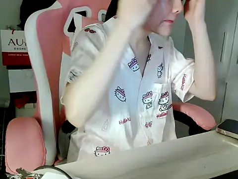 lucienguyen online show from 04-22-26, 07:04