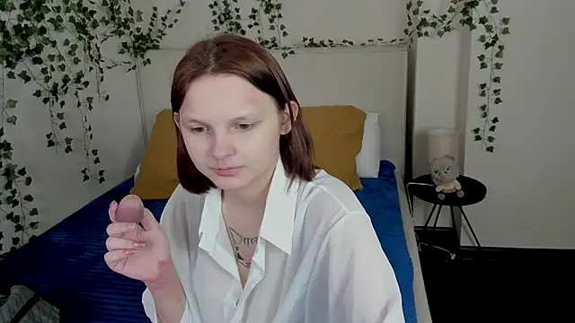 Charlotte Stee online show from 04-24-26, 01:52