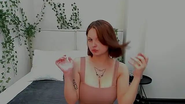 Charlotte Stee online show from 06-25-26, 02:00