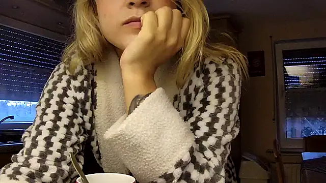 Snapshot of SilvyDiamond chatting on 04-21-26, 05:25 SilvyDiamond online show from 04-21-26, 05:25