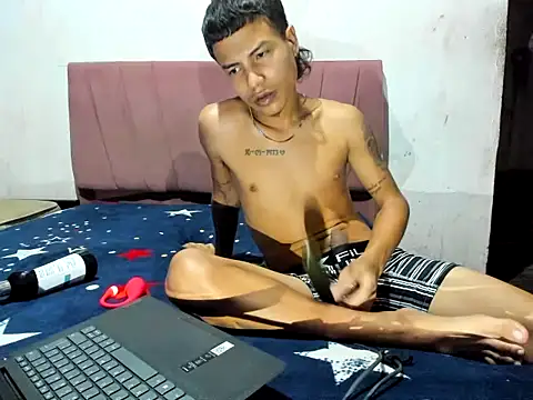 Snapshot of Junior_bebe chatting on 04-16-26, 12:44 Junior bebe online show from 04-16-26, 12:44