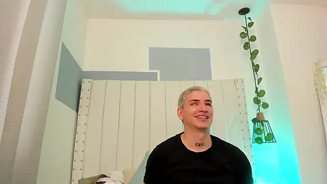 Snapshot of sebas_and_vanessa chatting on 04-09-26, 07:52 sebas and vanessa online show from 04-09-26, 07:52