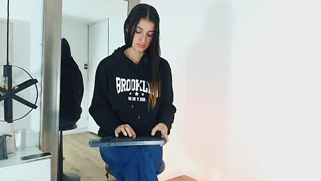 Emy-Ferrer online show from 06-10-26, 03:39