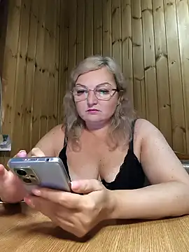 White-Chocolatte online show from 05-19-26, 04:02