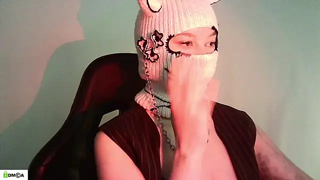 Snapshot of Lymalia chatting on 04-28-26, 02:27 Lymalia online show from 04-28-26, 02:27