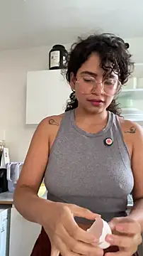 holaRosa online show from 05-17-26, 04:03