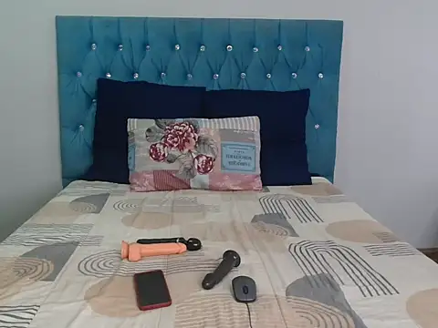 YourWifeyLily online show from 05-07-26, 08:58