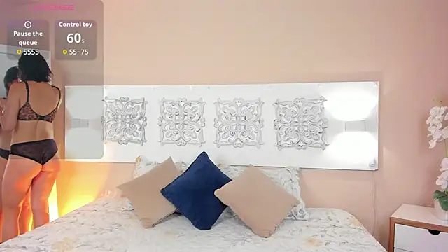 freyaa  1 online show from 04-13-26, 01:27