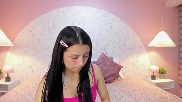 Snapshot of Leah_Brm chatting on 04-22-26, 11:56 Leah Brm online show from 04-22-26, 11:56