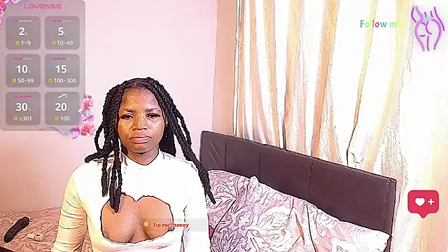 Snapshot of CocoaBelle chatting on 04-11-26, 05:39 CocoaBelle online show from 04-11-26, 05:39