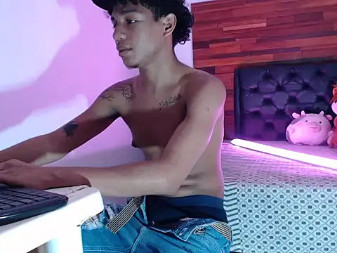 Snapshot of aarom_ chatting on 04-10-26, 09:30 aarom online show from 04-10-26, 09:30